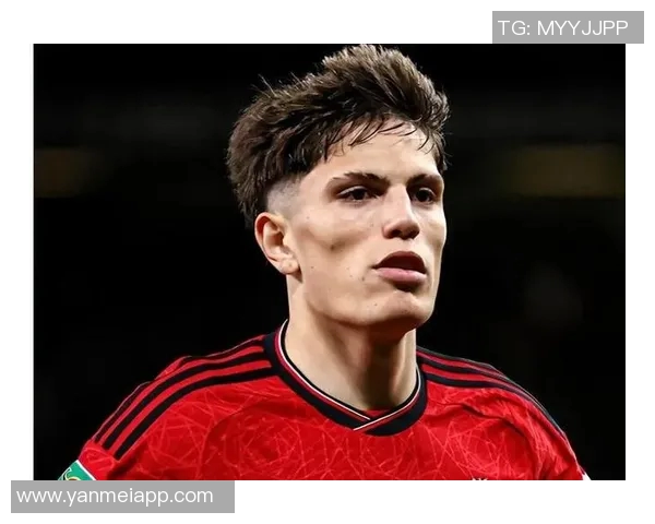 扎马尾的足球明星是谁他在场上的表现为何如此引人注目