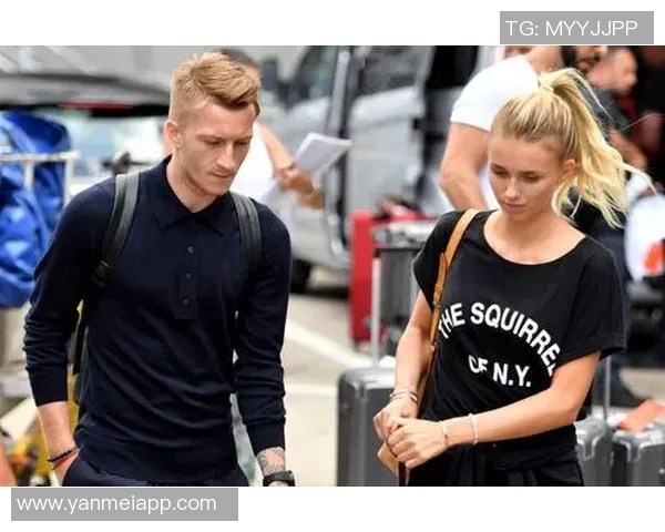 足球明星女友身材照大揭秘展现运动与魅力的完美结合 足球明星女友身材照大揭秘展现运动与魅力的完美结合